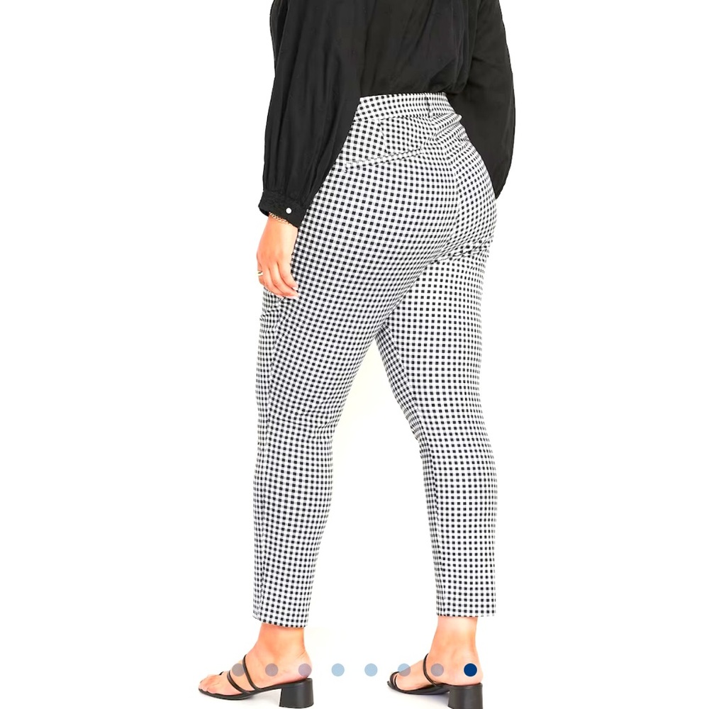 GAP Woman’s checkered Pixie pants